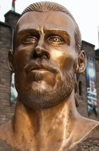 Busto de Gareth Bale, em Cardiff, Gales