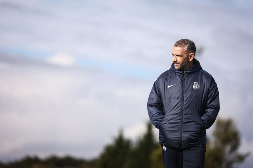 Rui Borges focado na preparação da equipa para o jogo com o Santa Clara, nos Açores - Foto: Miguel Nunes