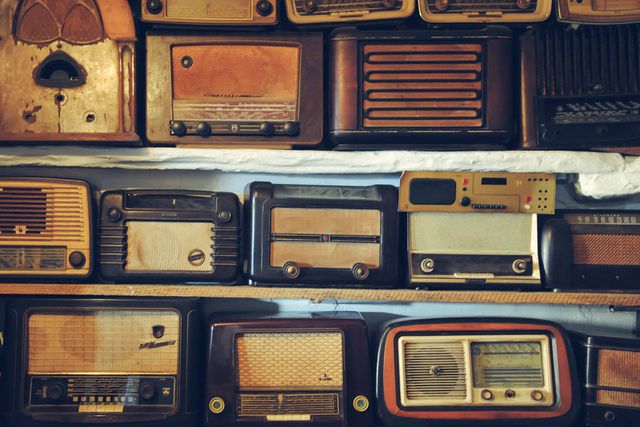 A rádio, com destaque para os relatos de futebol, fez parte da infância de Carmen Garcia - Foto: D. R.