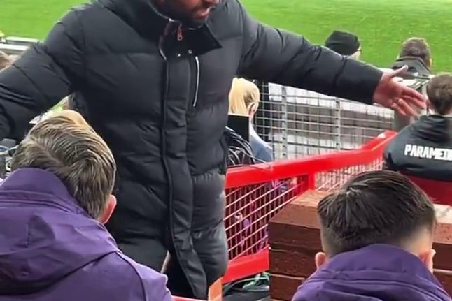 Ruben Amorim visivelmente irritado no banco grita... em português (vídeo)