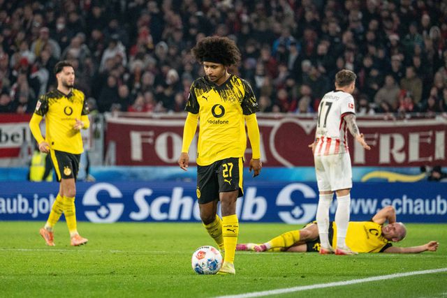 Karim Adeyemi pode estar na porta de saída do Dortmund