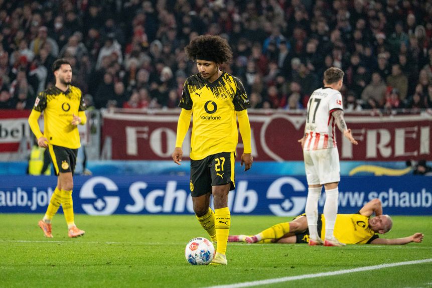 Karim Adeyemi pode estar na porta de saída do Dortmund