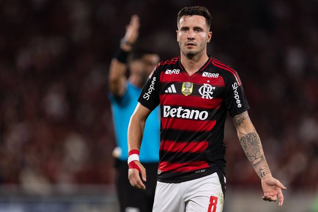 Médio espanhol reforçou o clube brasileiro em julho deste ano