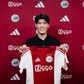 Takehiro Tomiyasu assina pelo gigante de Amesterdão por meia época - Foto: AFC AJAX
