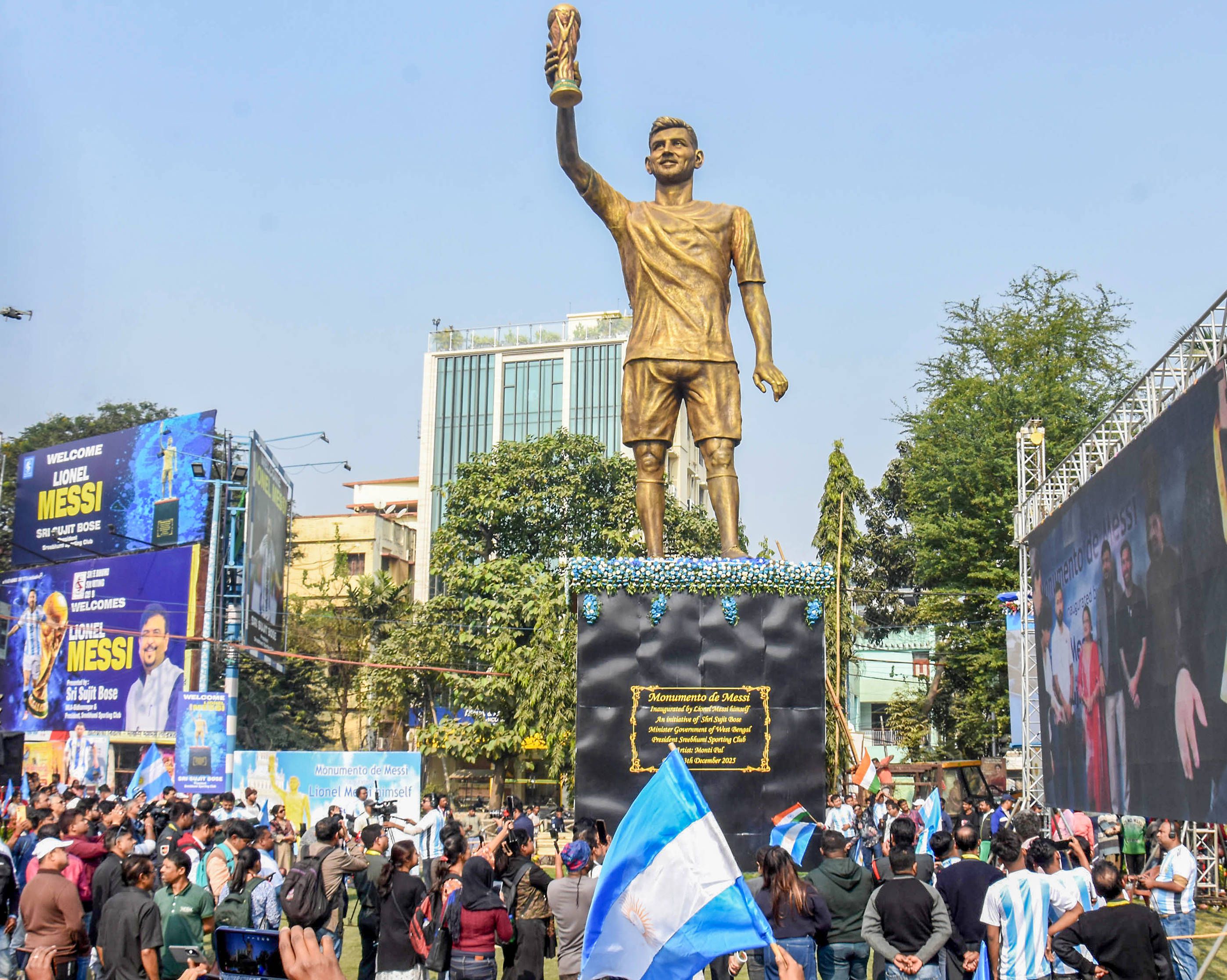 Messi foi homenageado com uma estátua em Calcutá, na Índia, em dezembro de 2025 - Foto: IMAGO