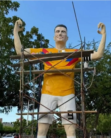 Estátua de Radamel Falcao, em Santa Marta, Colômbia, começou a ser construída em 2018, mas o trabalho demorou mais anos do que o esperado