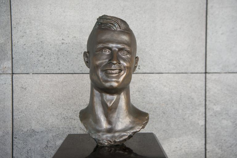 Primeiro busto de Cristiano Ronaldo no Aeroporto Internacional da Madeira deu que falar - Foto: IMAGO