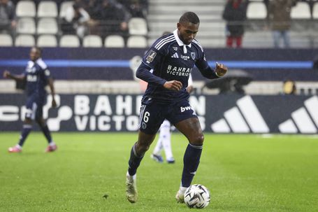 Otávio soma 13 jogos pelo Paris FC