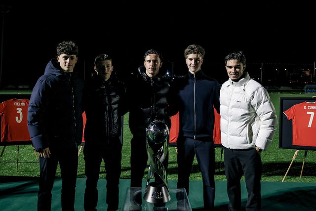 Os cinco jovens dragões foram homenageados pela AF Porto - Foto: FC Porto