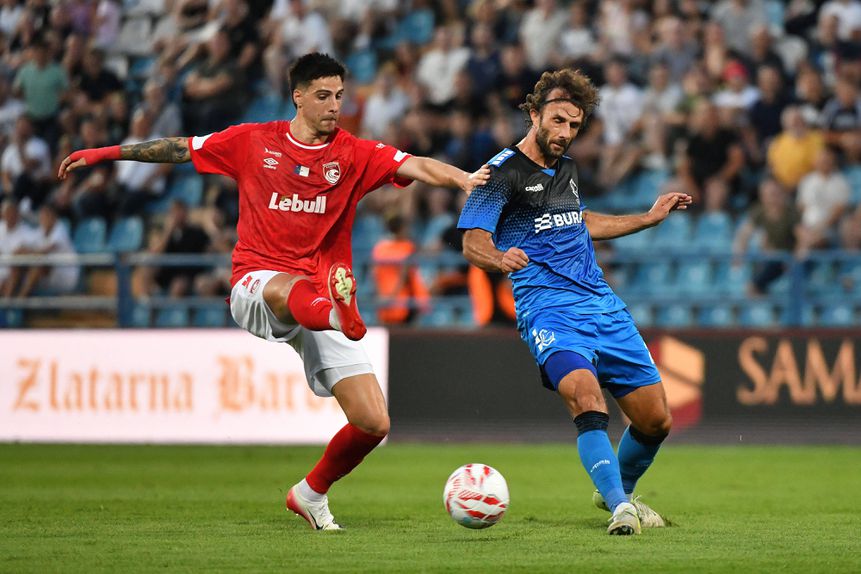 Anthony Carter no jogo com o Varazdin, da Liga Conferência