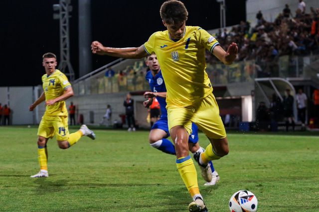 André Vakulyuk nas camadas jovens da Ucrânia - Foto: SL Benfica