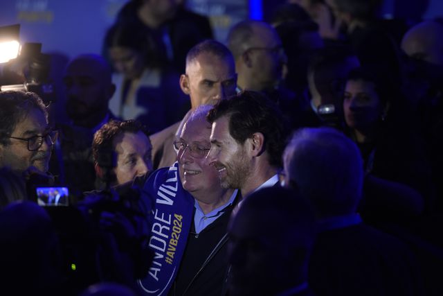 André Villas-Boas ovacionado diante de 800 apoiantes