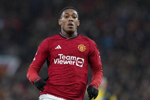 Martial obrigado a treino individual para voltar às opções