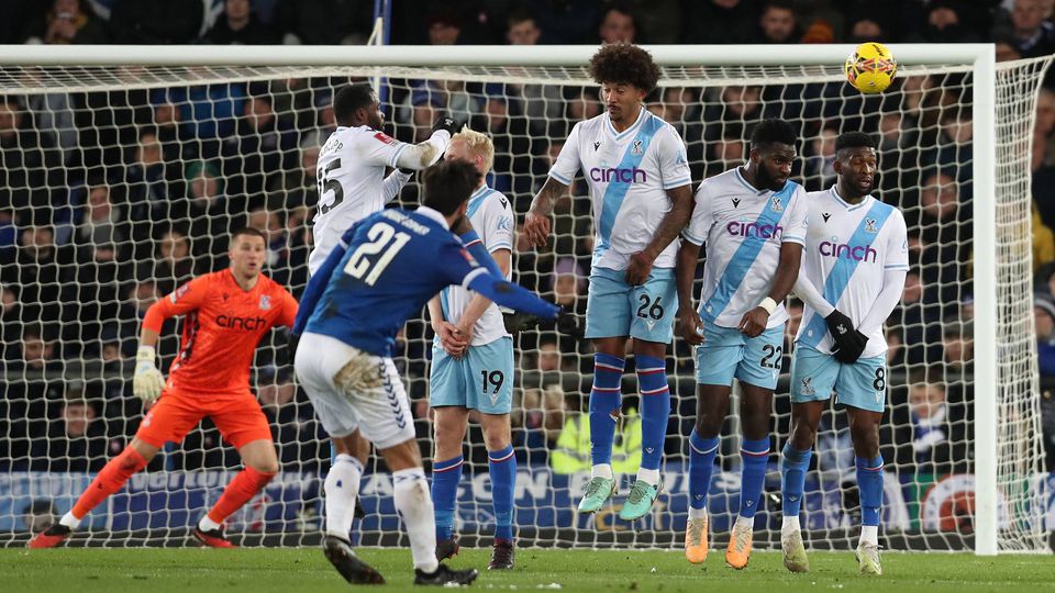 Everton: André Gomes marca grande golo de livre (vídeo)