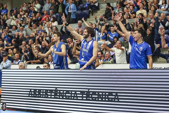 FC Porto é lider isolado após triunfo no último segundo