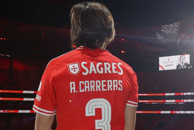 Carreras no Benfica é destaque em Espanha: de avançado a aprender com Ronaldo em Manchester