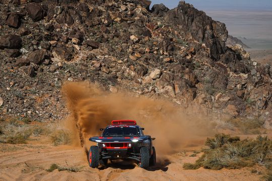 Dakar 2024: Faltaram rodas (cheias) a Carlos Sainz!