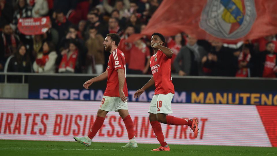 LEandro Barreiro festeja o golo marcado ao Famalicão beijando o punho