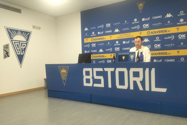 Ian Cathro e o Santa Clara: «A grande diferença é que não tenho de ver o jogo na cafetaria»