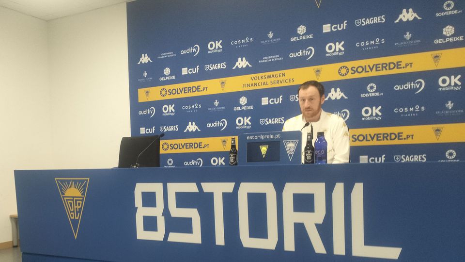 Ian Cathro e o Santa Clara: «A grande diferença é que não tenho de ver o jogo na cafetaria»