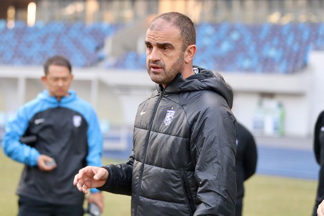 Filipe Martins já trabalha na China (Wuhan Three Towns)