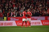 O médio Leandro Barreiro e o extremo Schjelderup festejam um golo do Benfica marcado ao Famalicão, na 18.ª jornada do campeonato