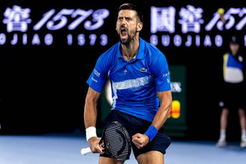 Austrália: Djokovic segue em frente sem perder sets, Osaka desiste