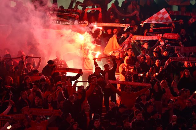 Adeptos do Benfica rebentaram um petardo na final da Taça da Liga