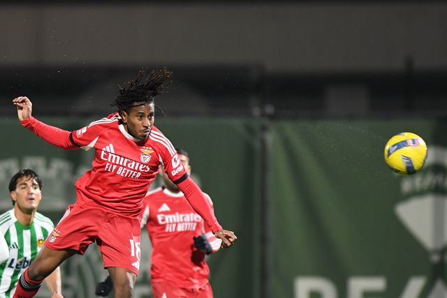 Leandro Barreiro cabeceia para o golo do Benfica. Foto Rogério Ferreira/KAPTA +