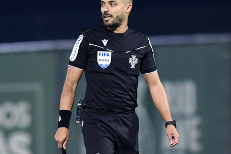Cláudio Pereira foi o árbitro da partida