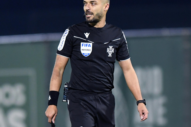 Cláudio Pereira foi o árbitro da partida