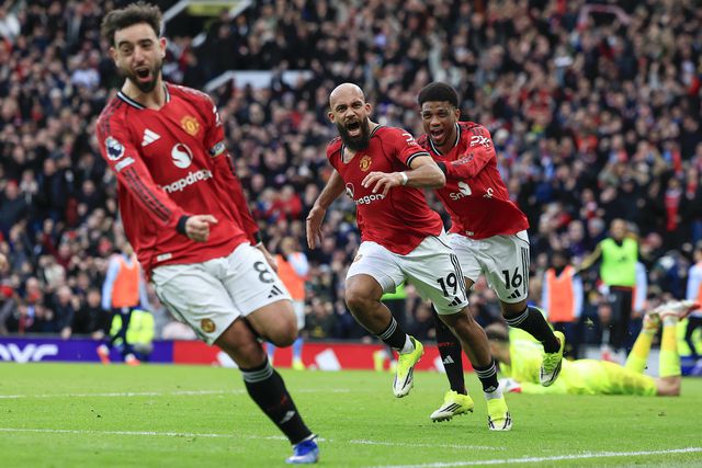 Bruno Fernandes a festejar o golo de Bryan Mbeumo