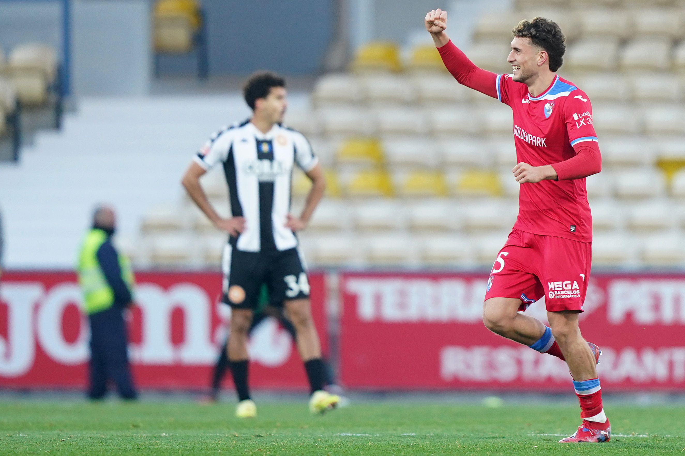Santi garcia festeja a marcação do segundo golo do Gil Vicente frente ao Nacional. -Foto: HUGO DELGADO/LUSA