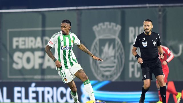 André Luiz, cobiçado pelo Benfica, foi titular no Rio Ave  - Foto: Rogério Ferreira/Kapta +