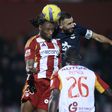 Tiago Esgaio e Rúben Semedo disputam bola no Aves SAD-Arouca - Foto: FERNANDO ARAÚJO/LUSA