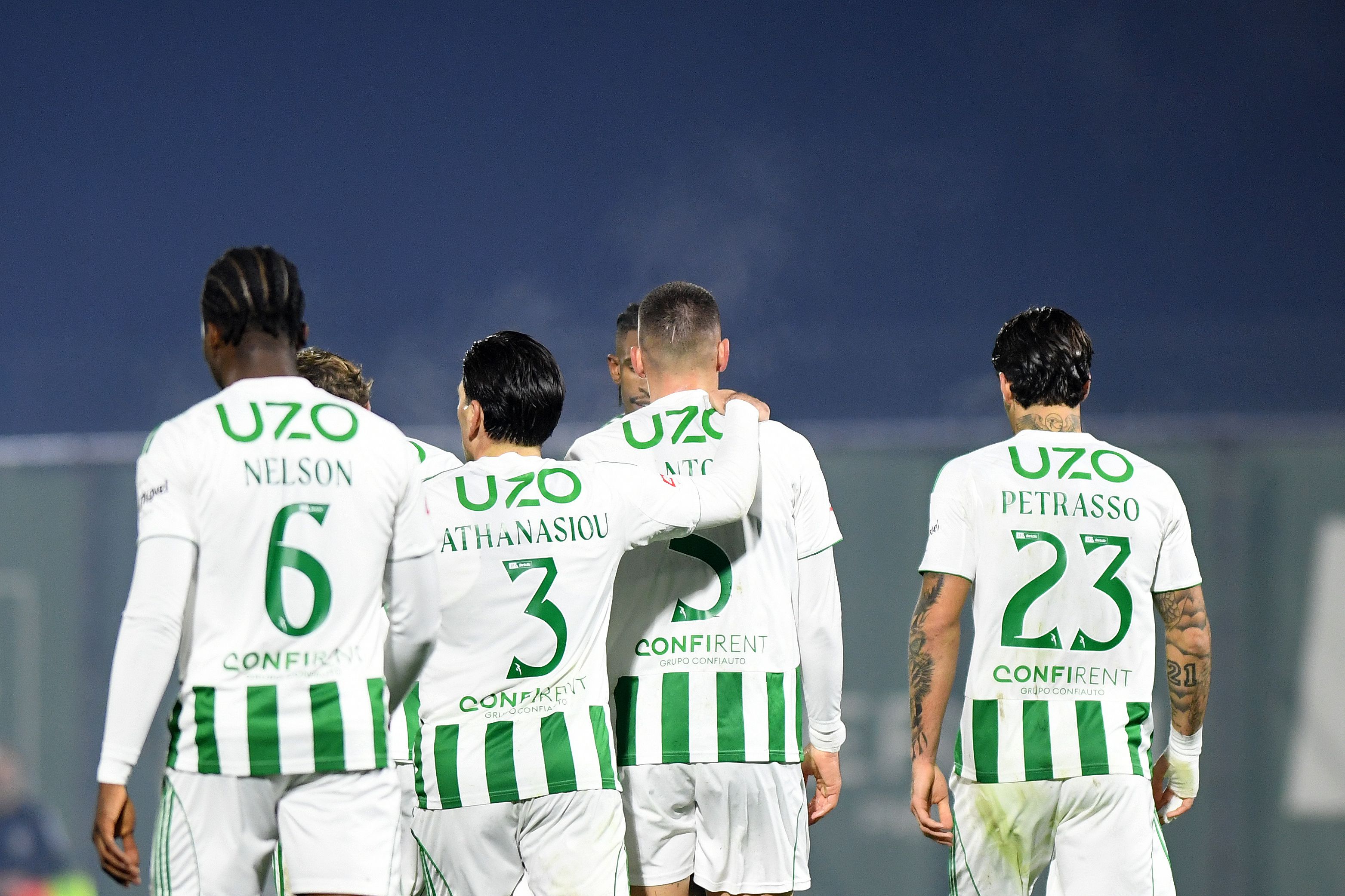 Jogadores do Rio Ave consolaram Ntoi após o autogolo  - Foto: Rogério Ferreira/Kapta +