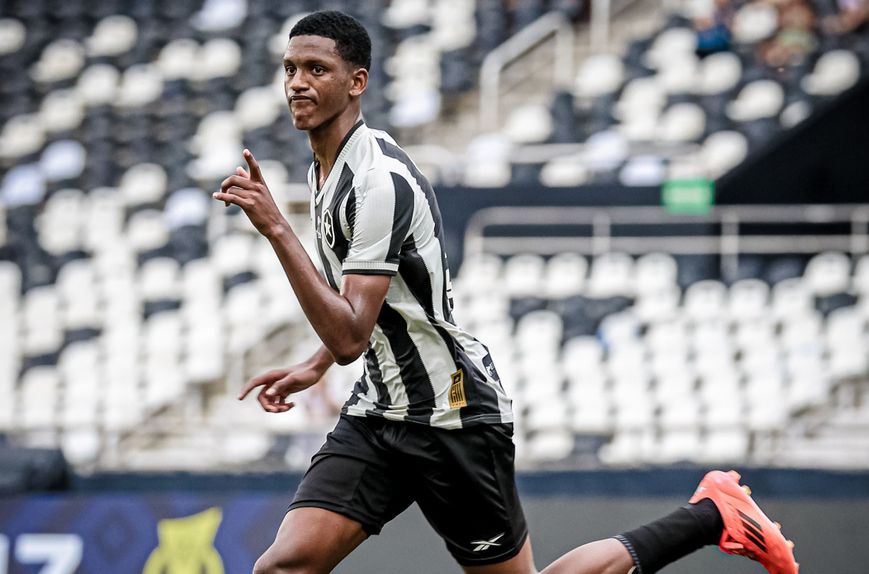 Samuel Alves, avançado brasileiro do Botafogo - Foto: D. R.