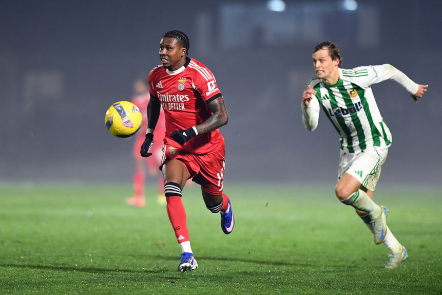 João Tomé persegue Sidny Lopes Cabral. Foto Rogério Ferreira/Kapta+