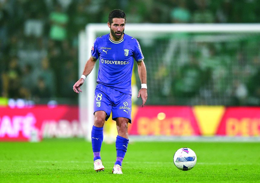 João Moutinho, 39 anos, médio 
do SC Braga, senhor de 16 troféus 
na carreira sénior, entre os quais 
o título de campeão da Europa 
de seleções em 2016 - Foto: Miguel Nunes