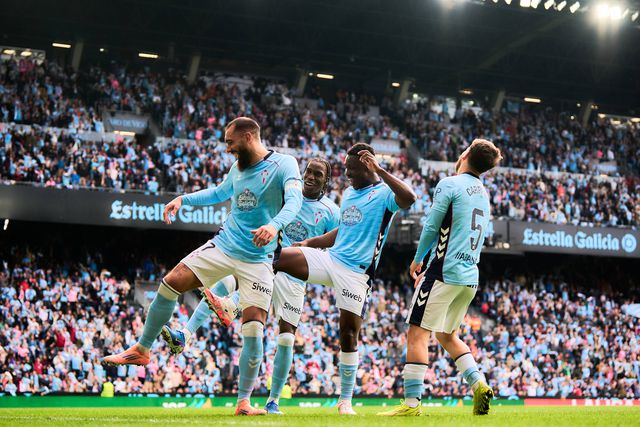 Borja Iglesias e os companheiros do Celta