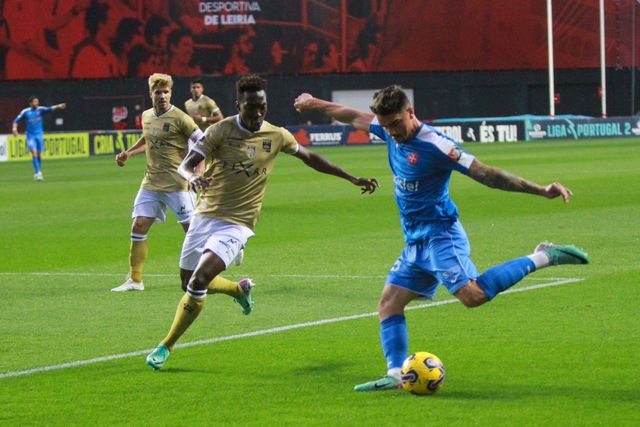 Jogo de loucos: UD Leiria recupera desvantagem de dois golos e vence Belenenses por 4-2