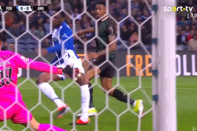 Vídeo: Zaidu lesiona-se com gravidade e sai em maca