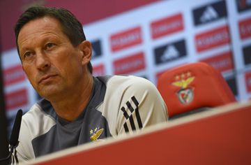 Roger Schmidt: «Não basta marcar golos para ser titular no Benfica»