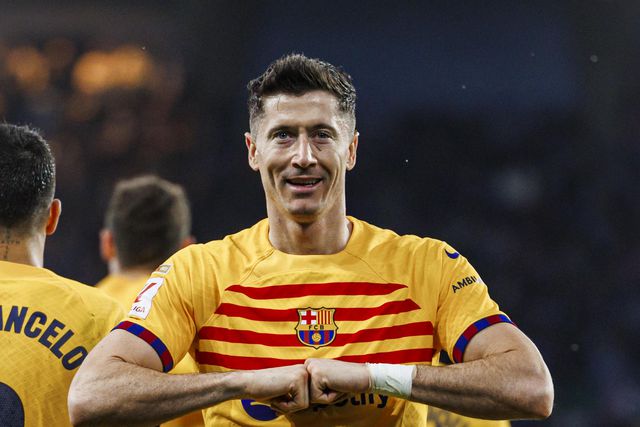 Barcelona regressa às vitórias com bis de Lewandowski