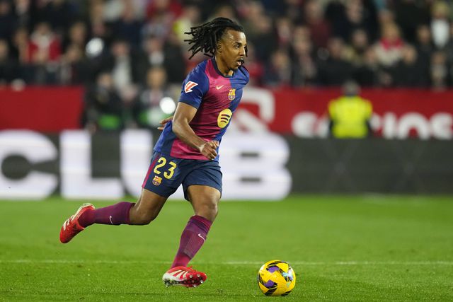 Barcelona: Flick volta a castigar Koundé... por atraso