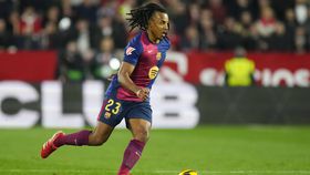 Barcelona: Flick volta a castigar Koundé... por atraso