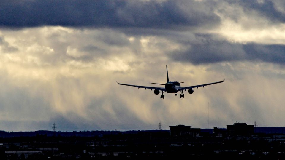 Avião prepara-se para aterrar em Toronto