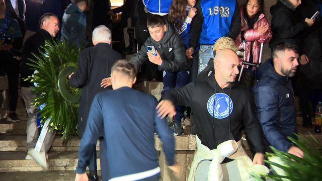 Equipa de futebol no velório após vitória no Algarve