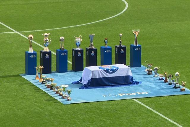 Cânticos por Pinto da Costa nas bancadas do Dragão (vídeo)
