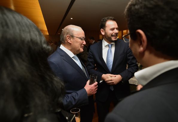 Pinto da Costa, então presidente do FC Porto, à conversa com Luís Montenegro, à data deputado (2018)